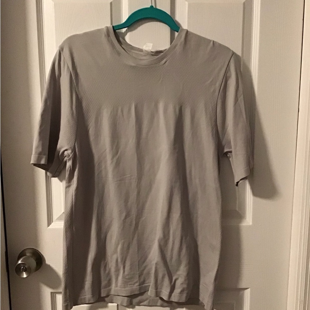 NWOT!  Men's Light Gray Short Sleeve T-Shirt